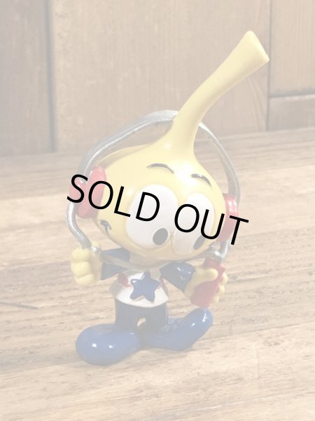 80年代頃の音楽を聴いているスノークスのビンテージのPVCフィギュア