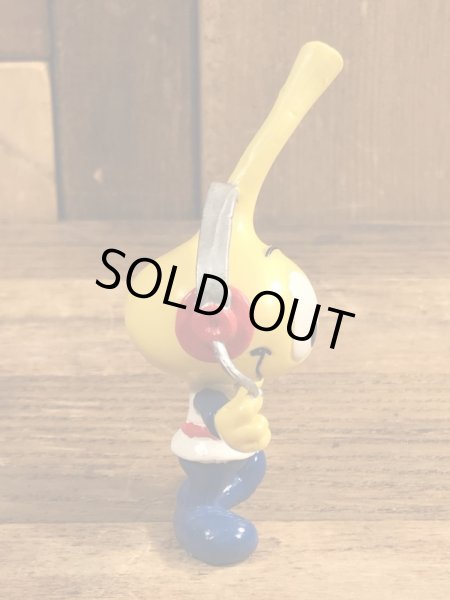 80年代頃の音楽を聴いているスノークスのビンテージのPVCフィギュア