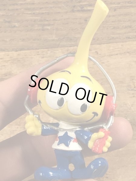 80年代頃の音楽を聴いているスノークスのビンテージのPVCフィギュア