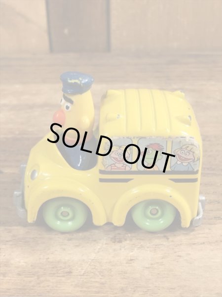 80’sのセサミストリートのバートのヴィンテージのダイキャストミニカー