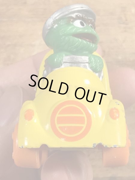 80年代頃のセサミストリートのオスカーのビンテージのミニカー