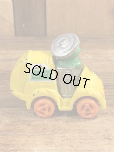 80年代頃のセサミストリートのオスカーのビンテージのミニカー