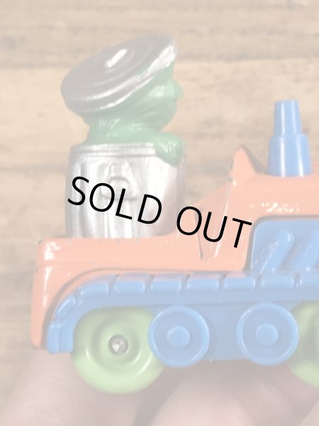 80年代頃のセサミストリートのオスカーのビンテージのミニカー