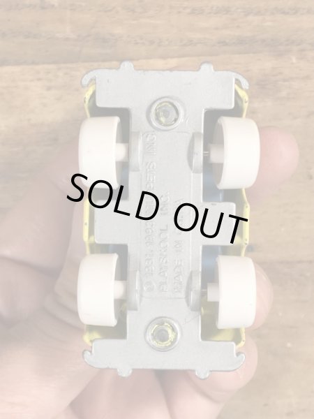 80’sのセサミストリートのクッキーモンスターのヴィンテージのダイキャストミニカー