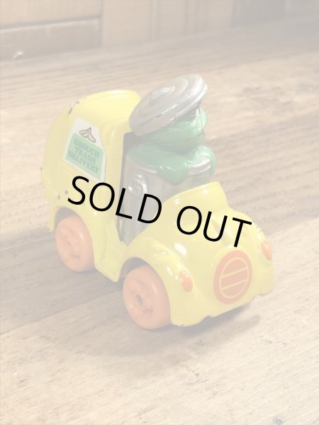 80年代頃のセサミストリートのオスカーのビンテージのミニカー