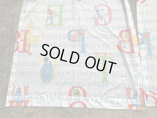 80’sのアルファベットとセサミストリートのヴィンテージのカーテン