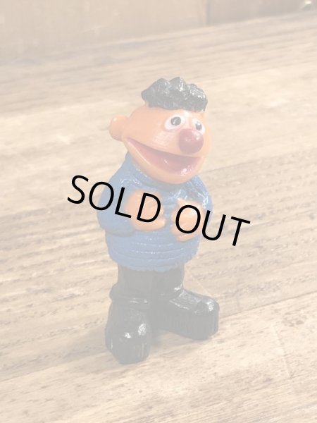 80年代頃のセサミストリートのアーニーのビンテージのPVCフィギュア