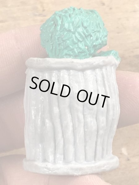 80年代頃のセサミストリートのオスカーのビンテージのPVCフィギュア