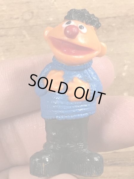 80年代頃のセサミストリートのアーニーのビンテージのPVCフィギュア