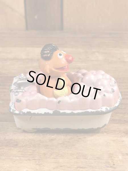 80年代頃のセサミストリートのアーニーのビンテージのミニカー