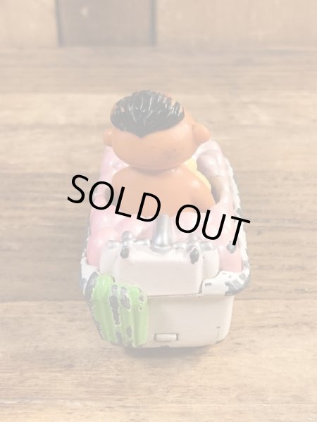 80’sのセサミストリートのアーニーのヴィンテージのミニカー