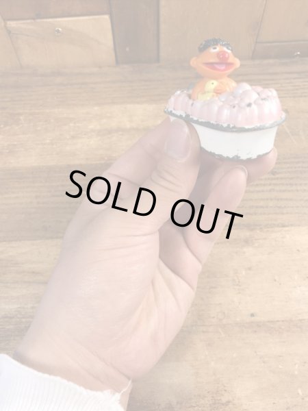 80’sのセサミストリートのアーニーのヴィンテージのミニカー