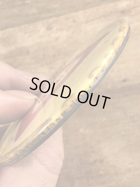 80年代頃のYield To Temptationのメッセージが書かれたビンテージの缶バッジ