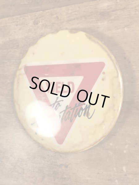 80’sのYield To Temptationのメッセージが書かれたヴィンテージの缶バッチ