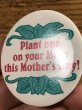 80’sのPlant One On Your Mom This Mother's Day!のメッセージが書かれたヴィンテージの缶バッチ