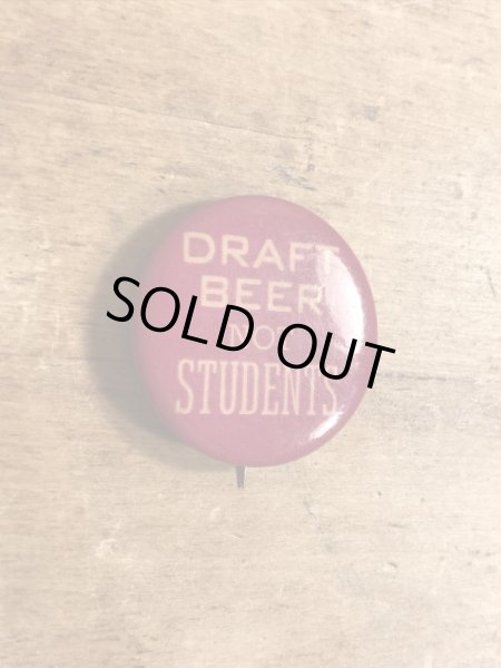 60~70年代頃のDraft Beer Not Studentsのメッセージが書かれたビンテージの缶バッジ