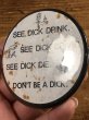 80’sのSee Dick Drink. See Dick Drive.のメッセージが書かれたヴィンテージの缶バッチ