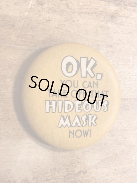 80年代頃のホールマーク社製のメッセージが書かれたビンテージの缶バッジ