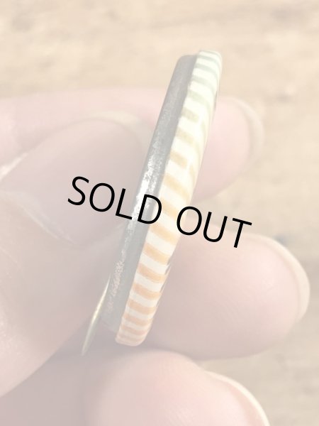 60~70’sのSave Water Shower With A Friendのメッセージが書かれたヴィンテージの缶バッチ