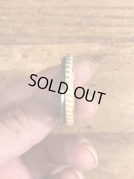 60~70年代頃のSave Water Shower With A Friendのメッセージが書かれたビンテージの缶バッジ