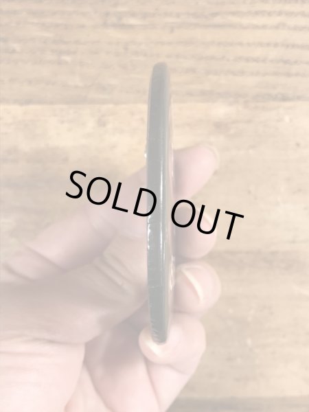 80年代頃のDon't Bug Me, Bug Stella!のメッセージが書かれたヴィンテージの缶バッチ