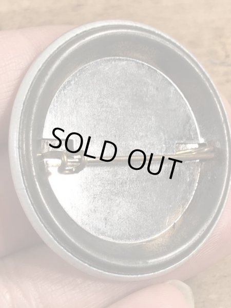 80’sのOld Enough To Fight Old Enough To Drinkのメッセージが書かれたビンテージの缶バッジ