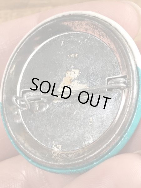 80年代頃のLet's Talk Tunaのメッセージが書かれたビンテージの缶バッジ