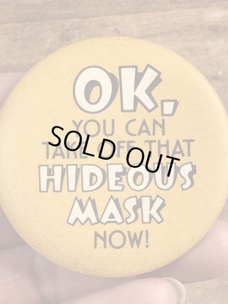 80年代頃のホールマーク社製のメッセージが書かれたビンテージの缶バッジ