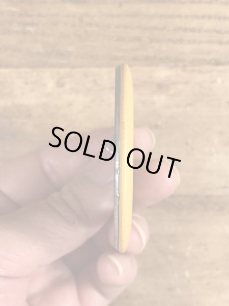 80年代頃のホールマーク社製のメッセージが書かれたビンテージの缶バッジ