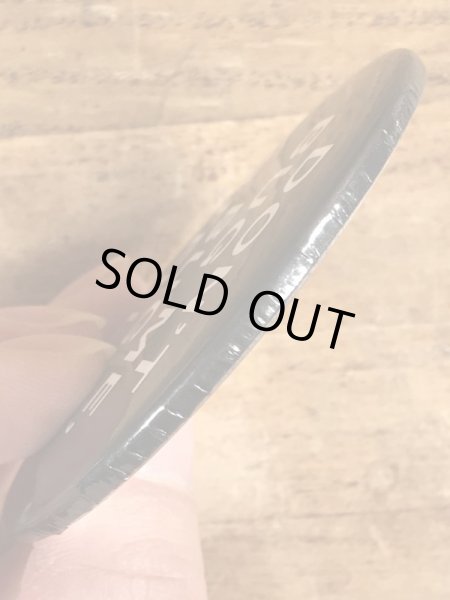 80年代頃のDon't Bug Me, Bug Stella!のメッセージが書かれたヴィンテージの缶バッチ