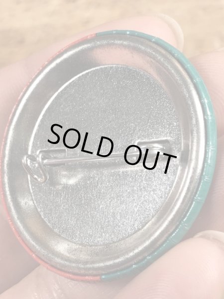 80年代頃のWhat's So Goddamned Terrific About...のメッセージが書かれたビンテージの缶バッジ