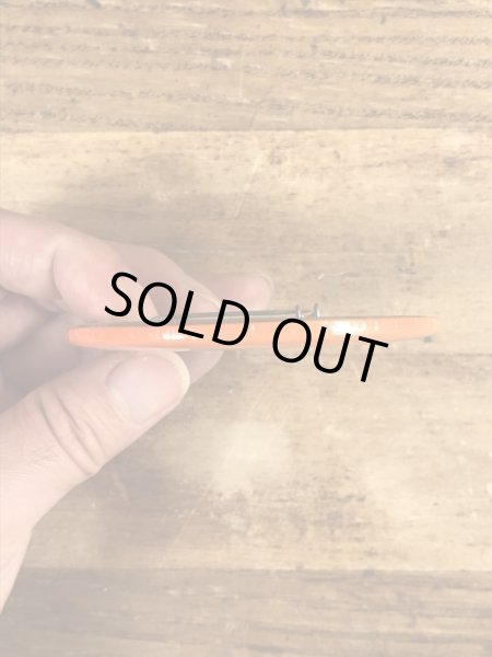 80'sのAsk Me If I Really Give A Shirt.のメッセージが書かれたビンテージの缶バッジ