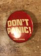 80'sのDon't Panic!のメッセージが書かれたビンテージの缶バッジ