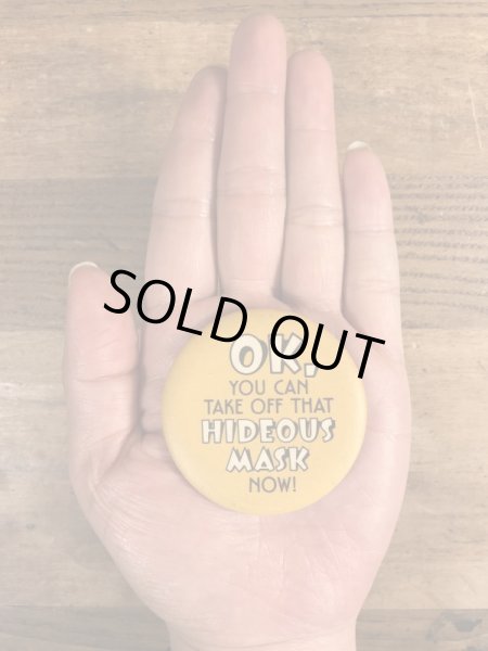 80年代頃のホールマーク社製のメッセージが書かれたビンテージの缶バッジ