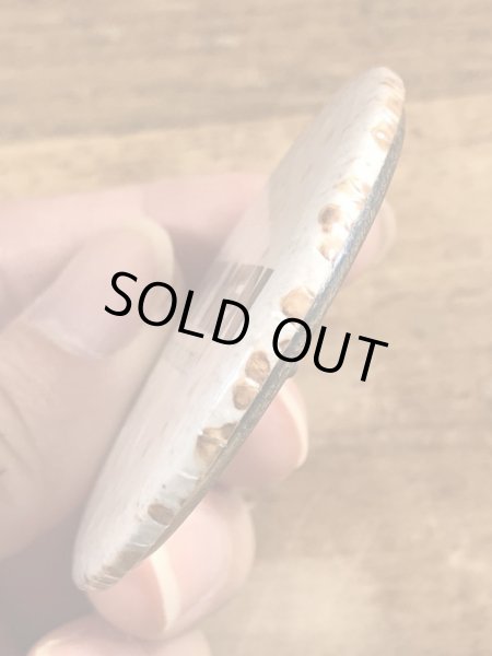 80年代頃のヒットマンと書かれたビンテージの缶バッジ