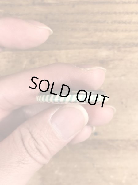 60~70’sのSave Water Shower With A Friendのメッセージが書かれたヴィンテージの缶バッチ