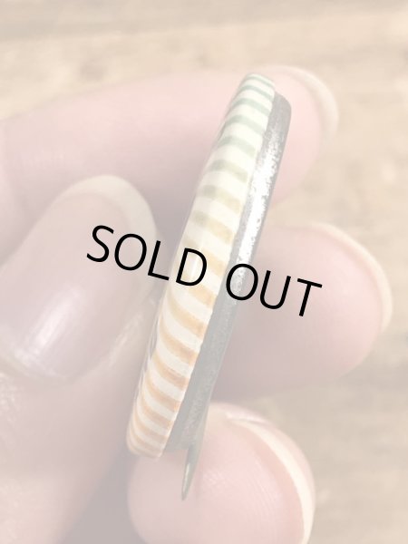 60~70年代頃のSave Water Shower With A Friendのメッセージが書かれたビンテージの缶バッジ