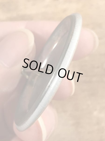 80’sのOld Enough To Fight Old Enough To Drinkのメッセージが書かれたビンテージの缶バッジ