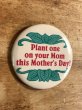 80年代頃のPlant One On Your Mom This Mother's Day!のメッセージが書かれたビンテージの缶バッジ