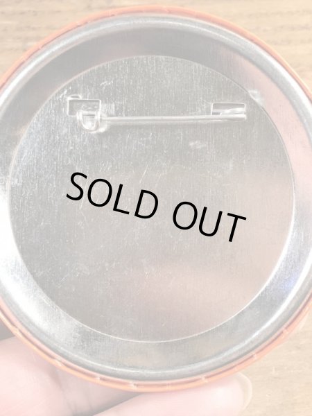 80'sのAsk Me If I Really Give A Shirt.のメッセージが書かれたビンテージの缶バッジ