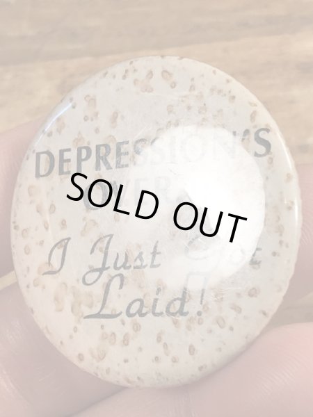 80’sのDepression's Over...のメッセージが書かれたヴィンテージの缶バッチ