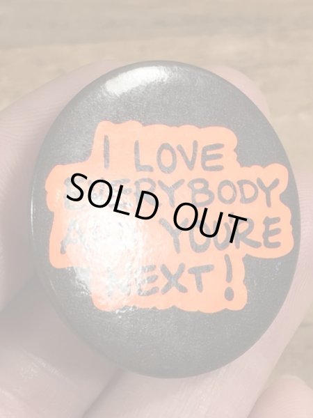 80年代頃のI Love Everybody And You're Next!のメッセージが書かれたヴィンテージの缶バッチ