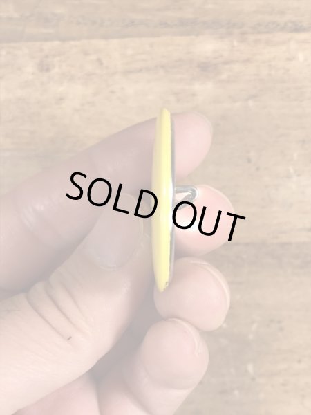 80年代頃のBack Off!...のメッセージが書かれたビンテージの缶バッジ