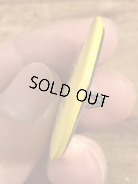 80年代頃のBack Off!...のメッセージが書かれたビンテージの缶バッジ