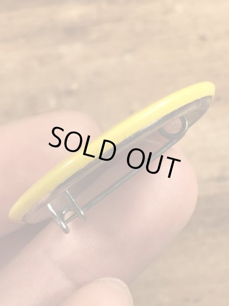 80年代頃のBack Off!...のメッセージが書かれたビンテージの缶バッジ