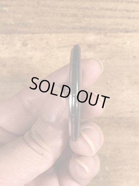 80年代頃のOne For The Money Two For The Show...のメッセージが書かれたビンテージの缶バッジ