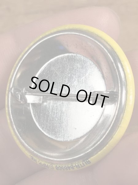 80年代頃のBack Off!...のメッセージが書かれたビンテージの缶バッジ