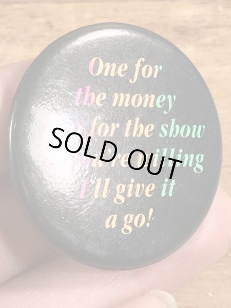 80年代頃のOne For The Money Two For The Show...のメッセージが書かれたビンテージの缶バッジ