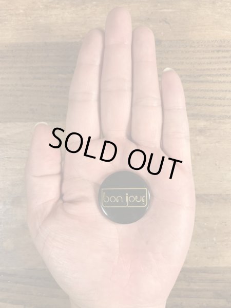 80年代頃のBon Jourと書かれたビンテージの缶バッ