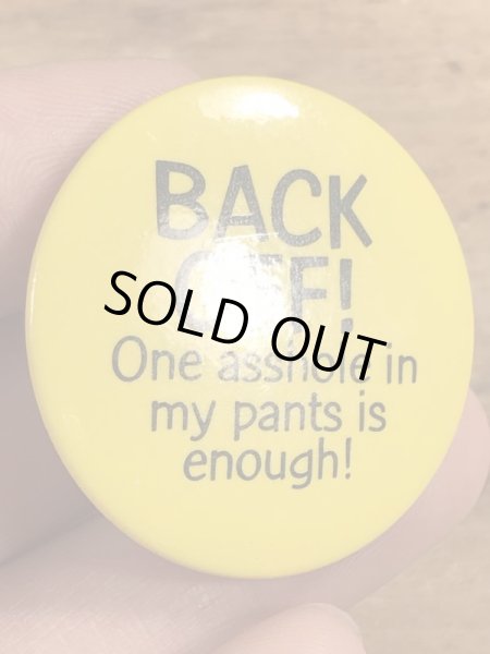 80年代頃のBack Off!...のメッセージが書かれたビンテージの缶バッジ